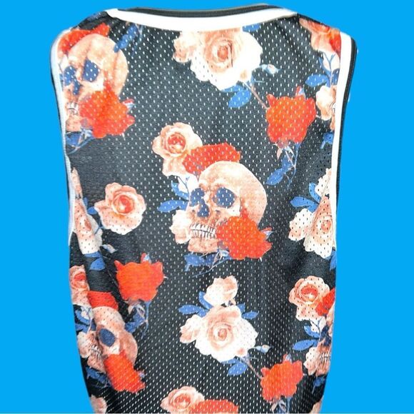 No boundaries cute black tank with skulls and roses - Picture 4 of 8